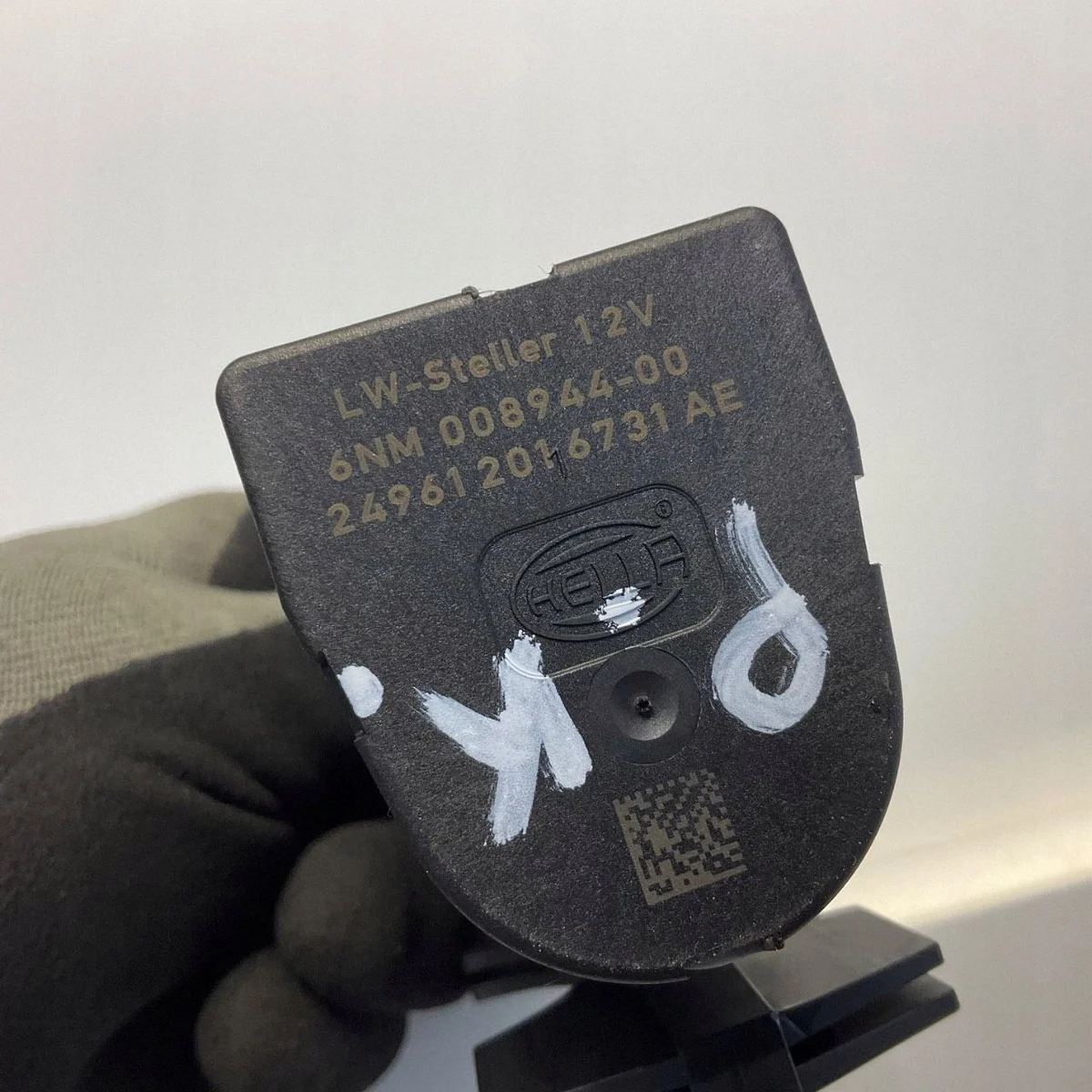 Mercedes E W211 Stellmotor Scheinwerfer 6NM00894400 image 4