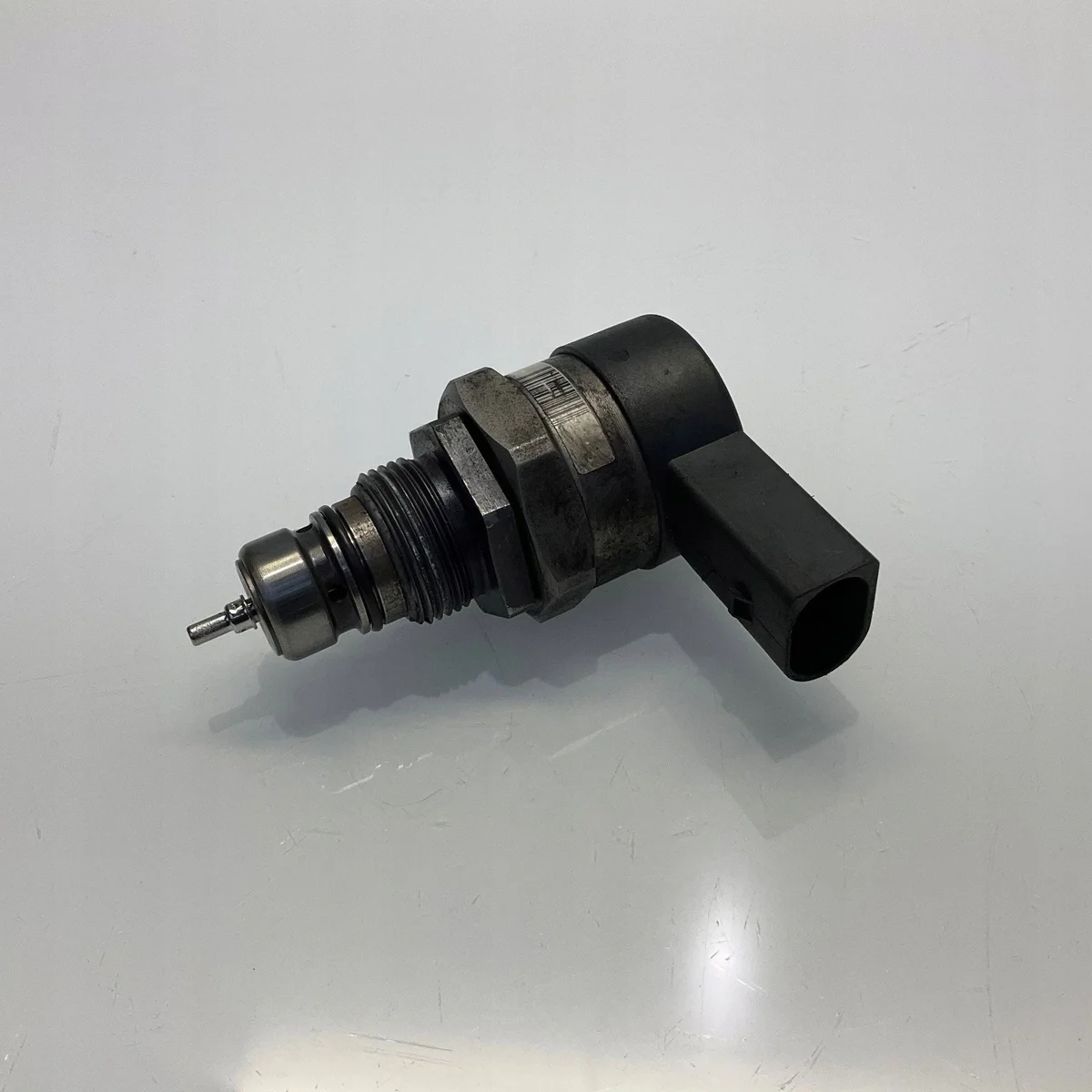 Mercedes CLS 3.0 CDI Injector Rail Regulator image 3
