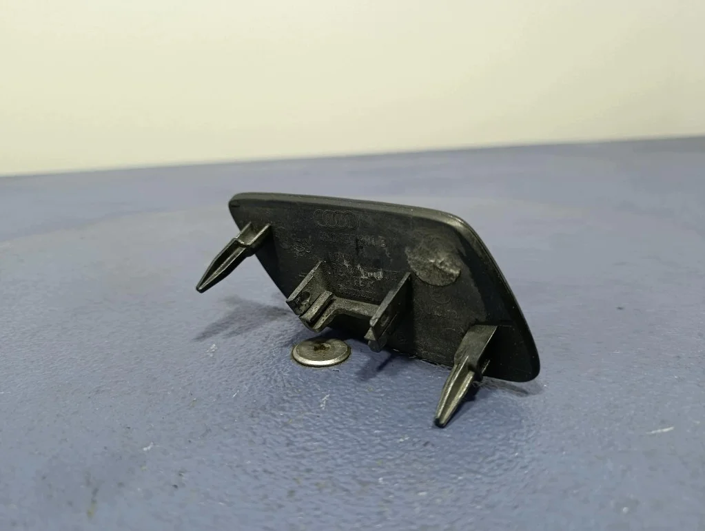 Audi A8 D5 4N Scheinwerferreinigungsabdeckung links image 4
