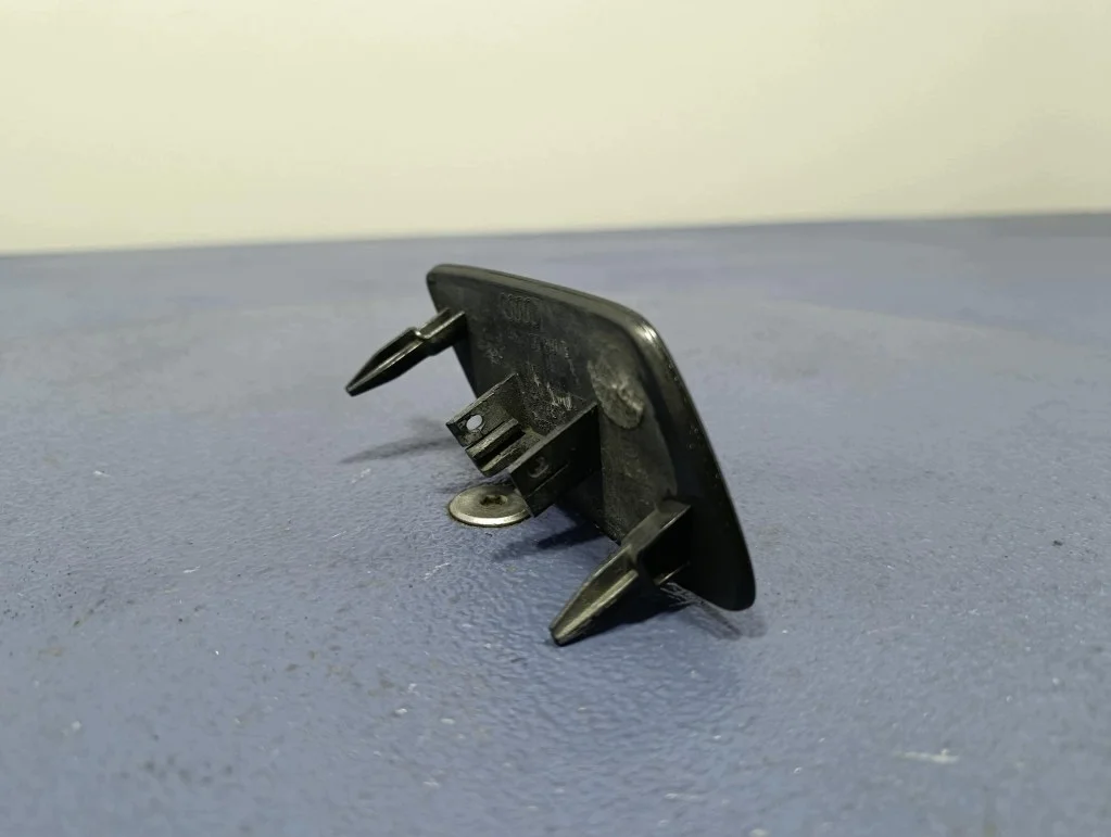 Audi A8 D5 4N Scheinwerferreinigungsabdeckung links image 5