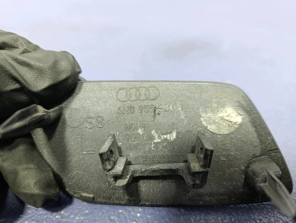 Audi A8 D5 4N Scheinwerferreinigungsabdeckung links image 8