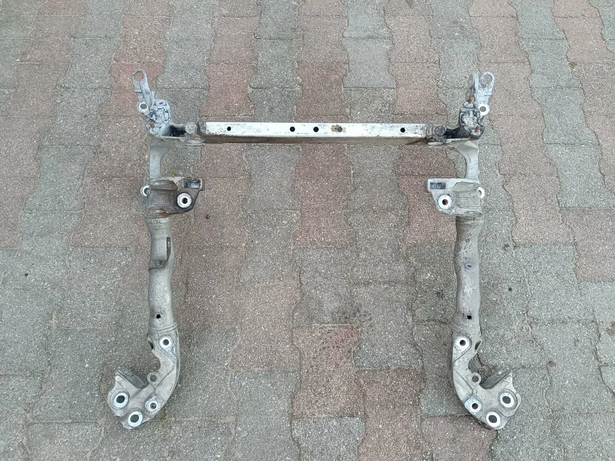 Eturungon alaosa Audi A4 B8 8T0399315H
