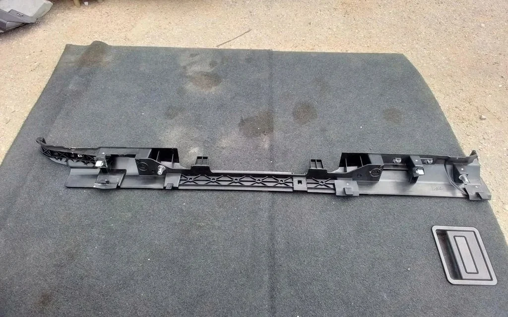 Porsche 718 Boxster kynnyslista, OEM 99155562003