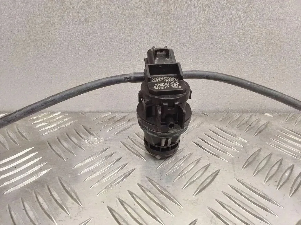 Lexus NX 2015 Headlight Washer Pump image 3