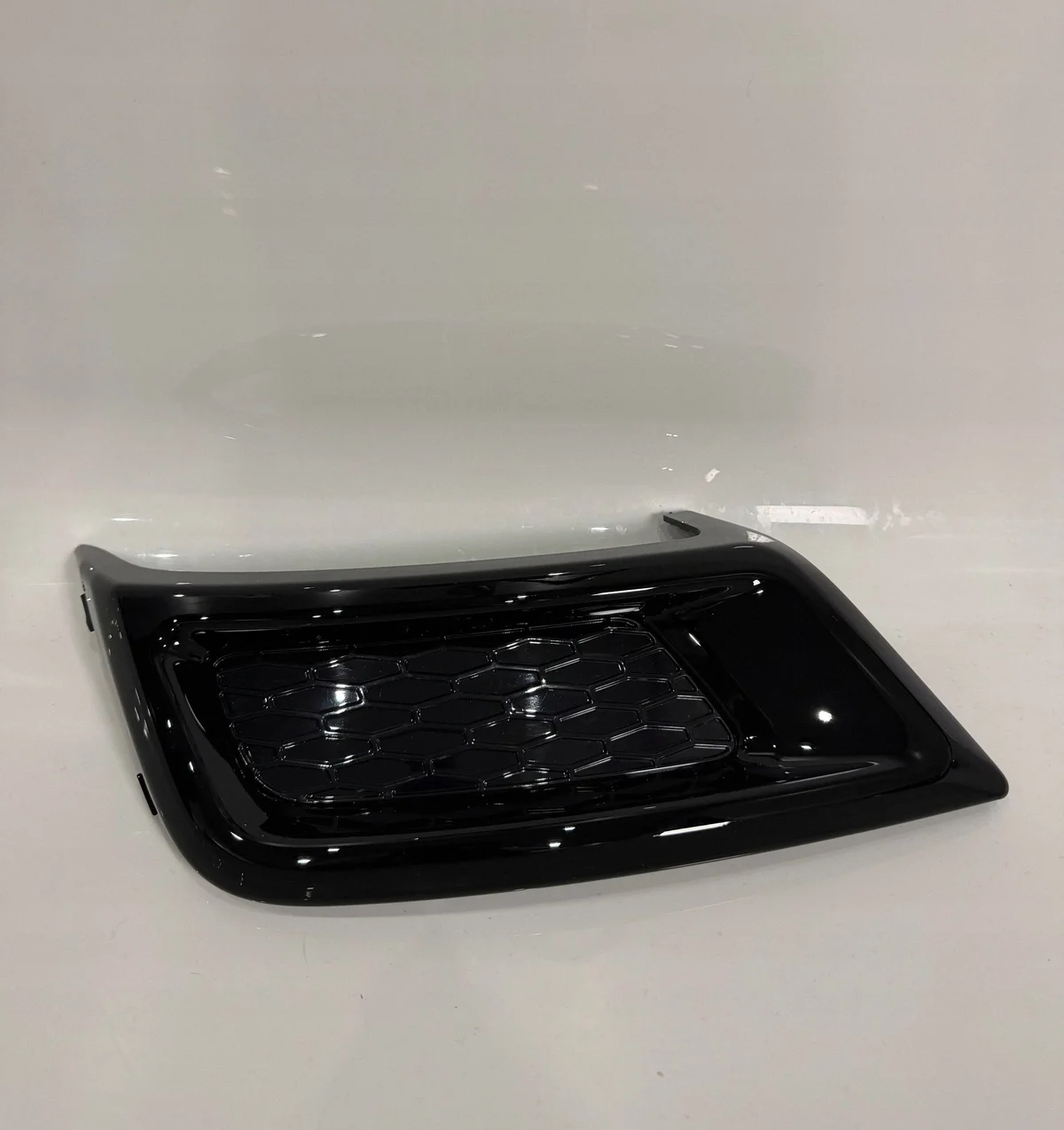 Land Rover Discovery Sport D200 Dynamic HSE Gitter Rechts HINTEN L550