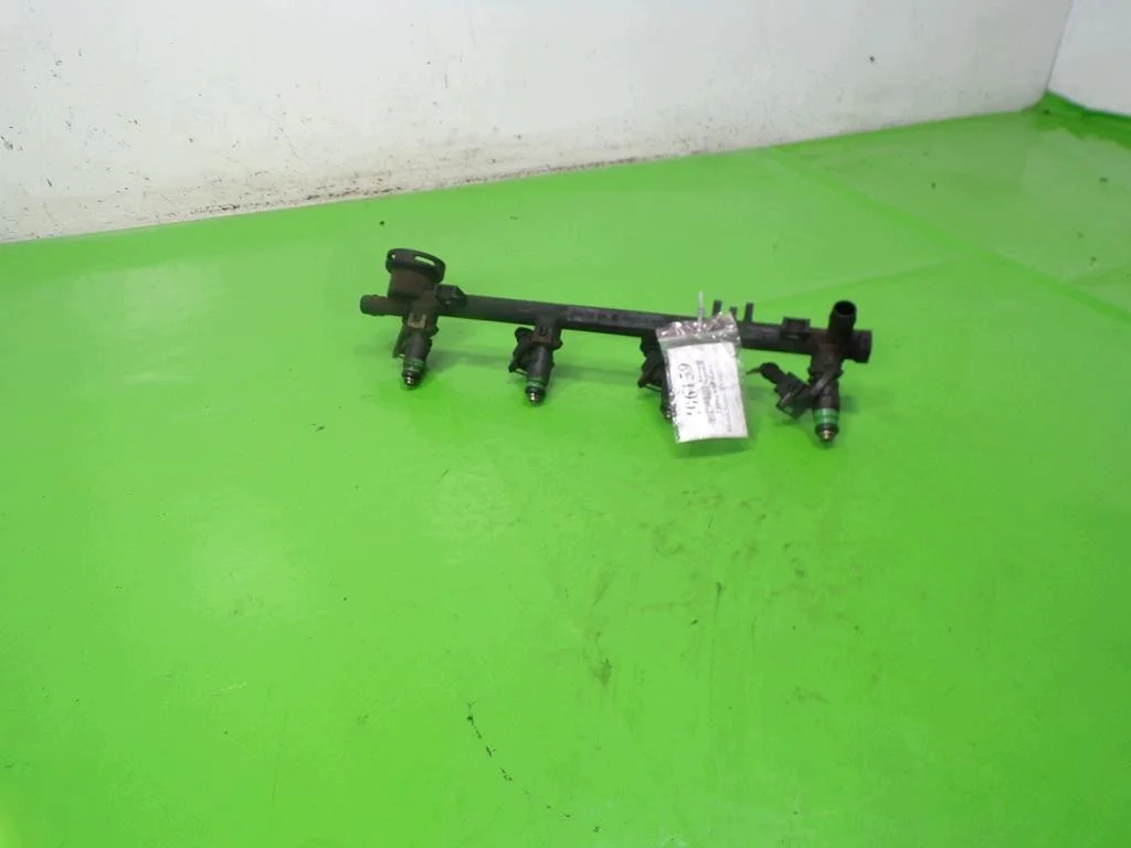 Renault Scenic II 2.0 F4R770 Injector Rail