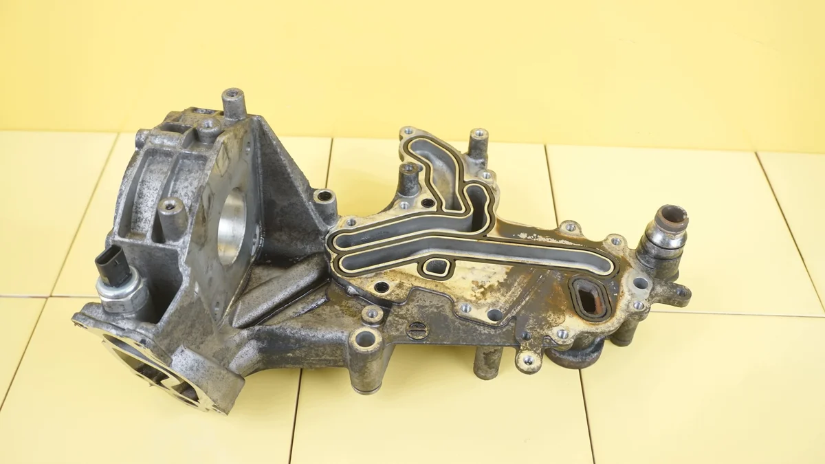 Base radiatore olio Opel Insignia 2.0 CDTI