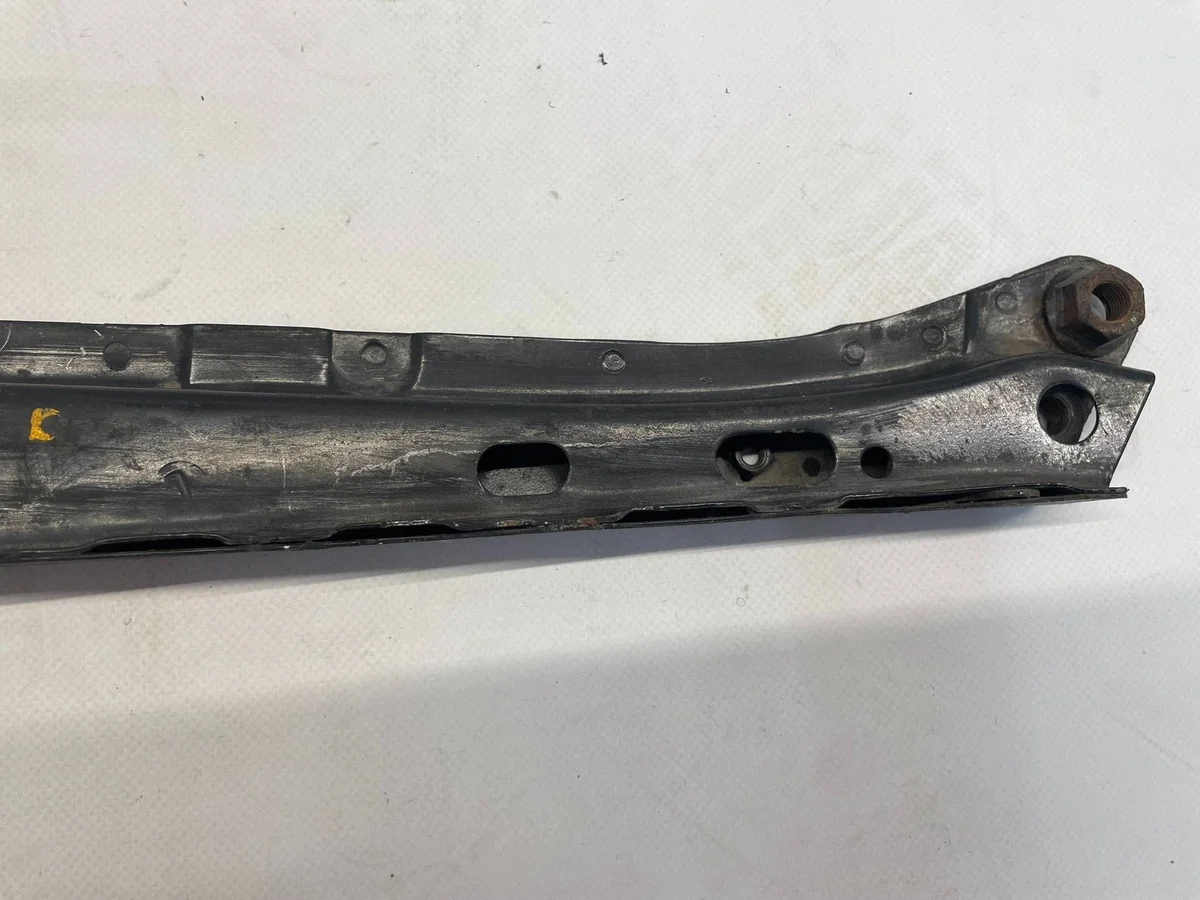 Auris II Vagnfäste Fram Vänster OYT32262 image 3