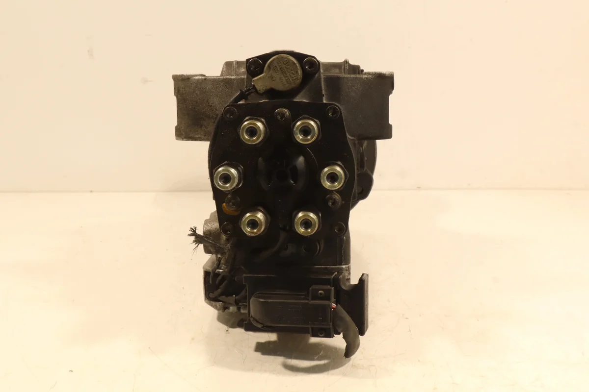 Audi A6 C5 2.5TDI Injection Pump 45672932 image 3