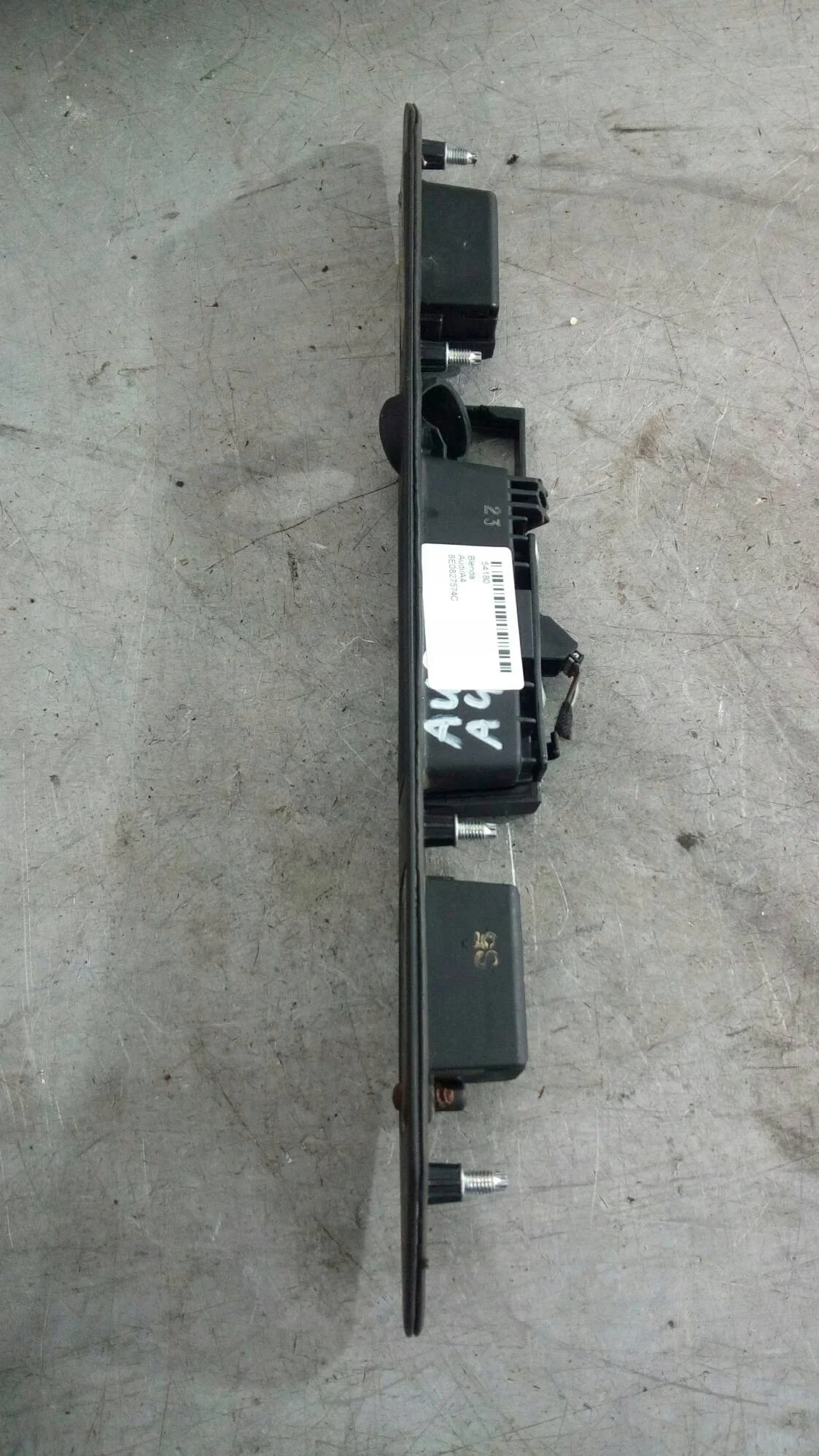 Poignée hayon Audi A4 B6 8E0827574C