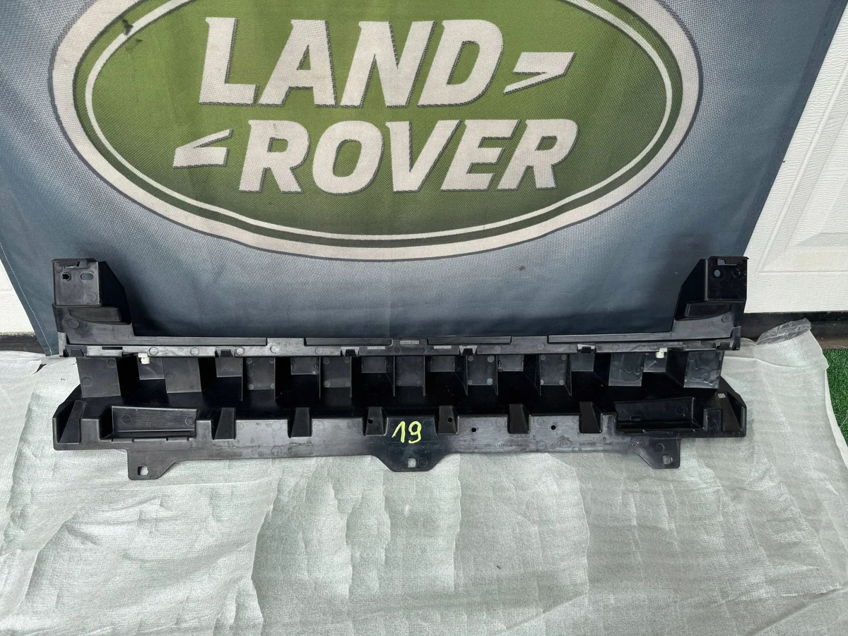 Range Rover Velar L560 Front Bumper Bracket