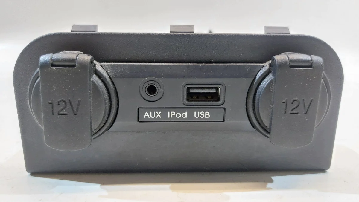 Tomada USB AUX Kia Rio III 2011-2017 Usada