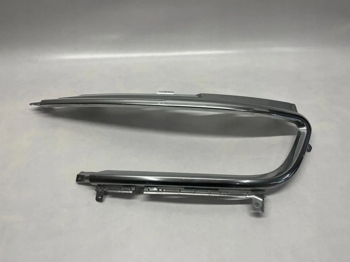 Moldura Farol Jeep Grand Wagoneer Esq. Usada