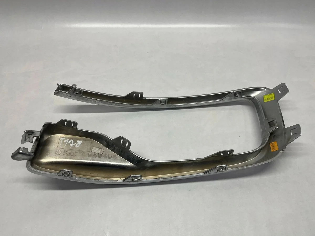 Jeep Grand Wagoneer Reflector Rechts 6UG08TRMAA image 5