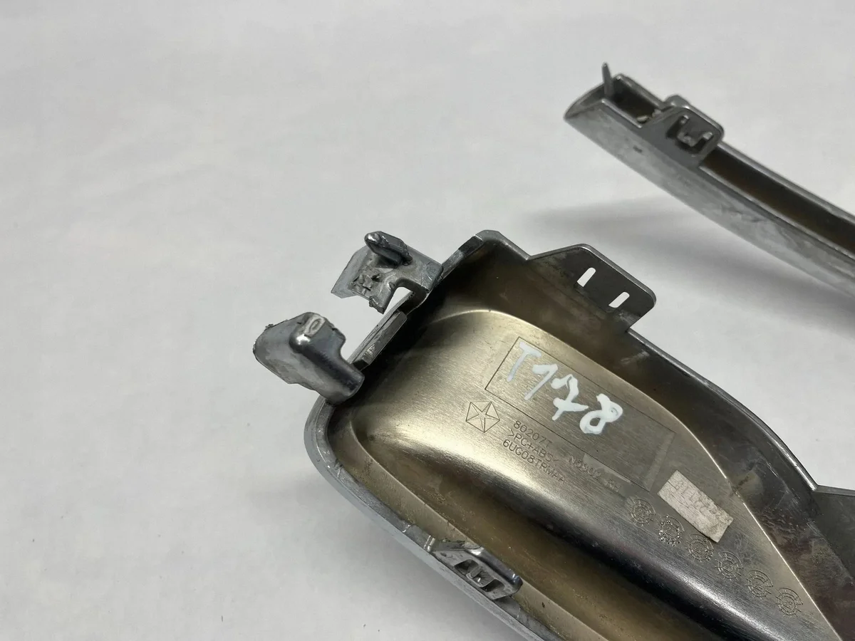 Jeep Grand Wagoneer Reflector Rechts 6UG08TRMAA image 7