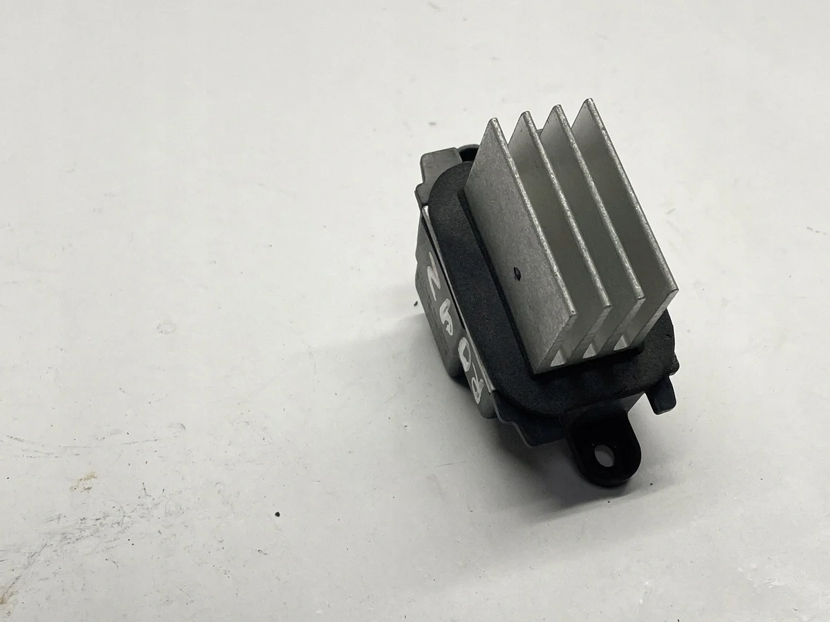 Ford Flex puhaltimen rele 9L3419E624AC image 9