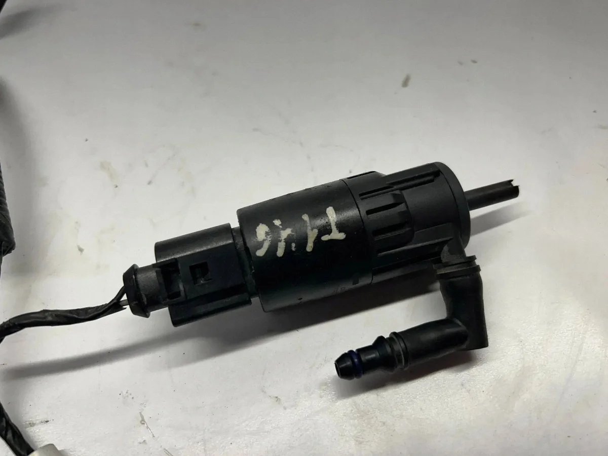 Scheibenwaschpumpe Chevrolet Camaro 13508971