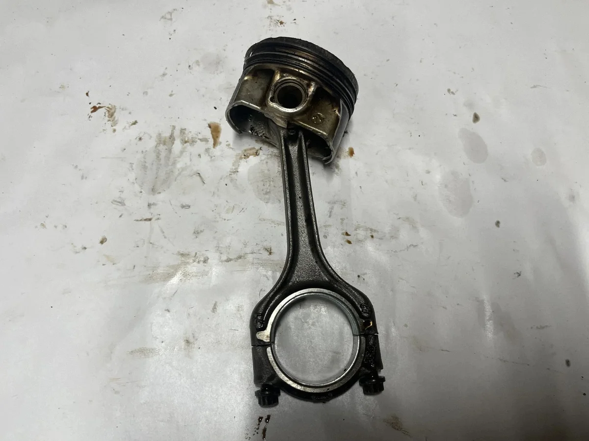 VOLKSWAGEN JETTA VII PISTON 1.4L UK2 image 2
