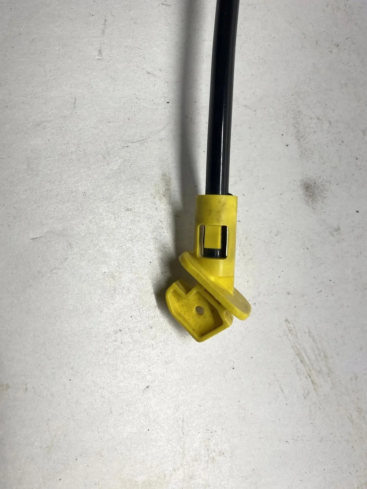 Support capot Chrysler Pacifica 2018 OEM 123 image 6