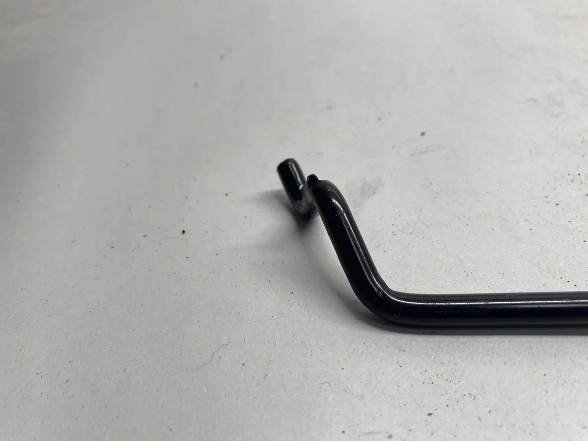 Support capot Chrysler Pacifica 2018 OEM 123 image 8