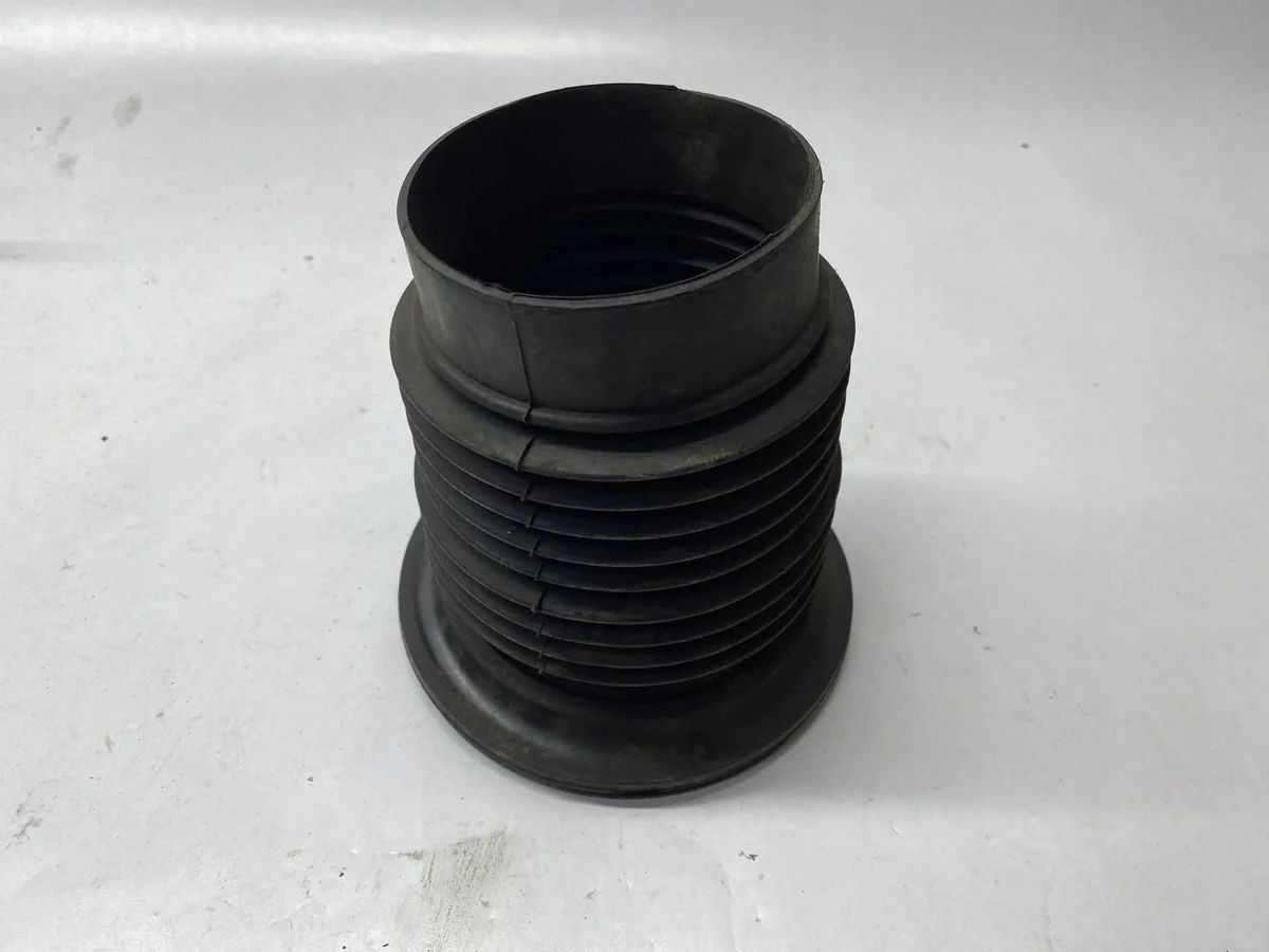 Chevrolet Camaro Dammskydd Bak 6.2L 2019 OEM 92271185