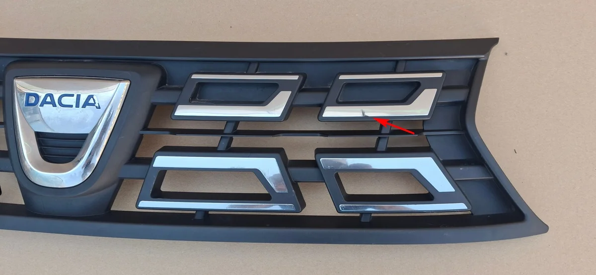 Dacia Duster II Grille Gebruikt 623109659R image 3