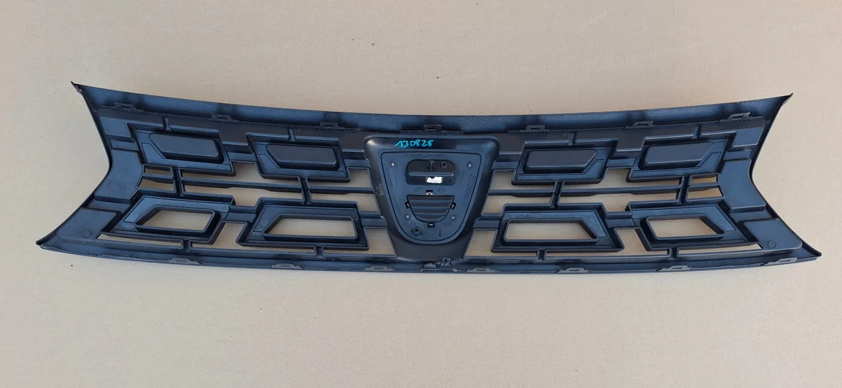Dacia Duster II Grille Gebruikt 623109659R image 4
