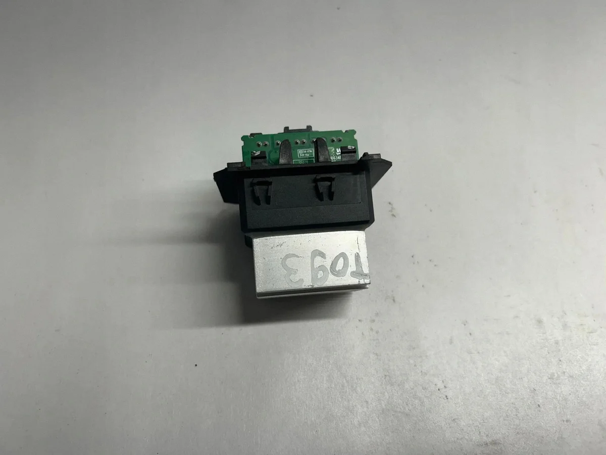 Renault Clio IV weerstand ventilator 6441Z9 image 7