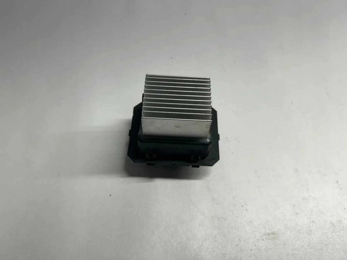 Renault Clio IV weerstand ventilator 6441Z9 image 8