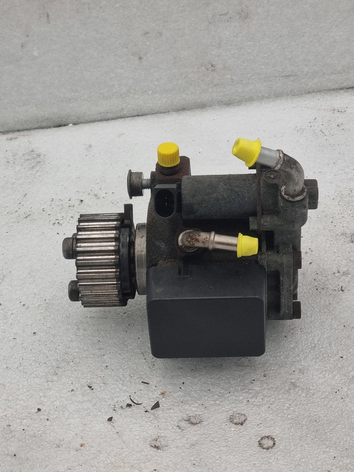 Polttoainepumppu VW Audi Skoda Seat 1.6 TDI