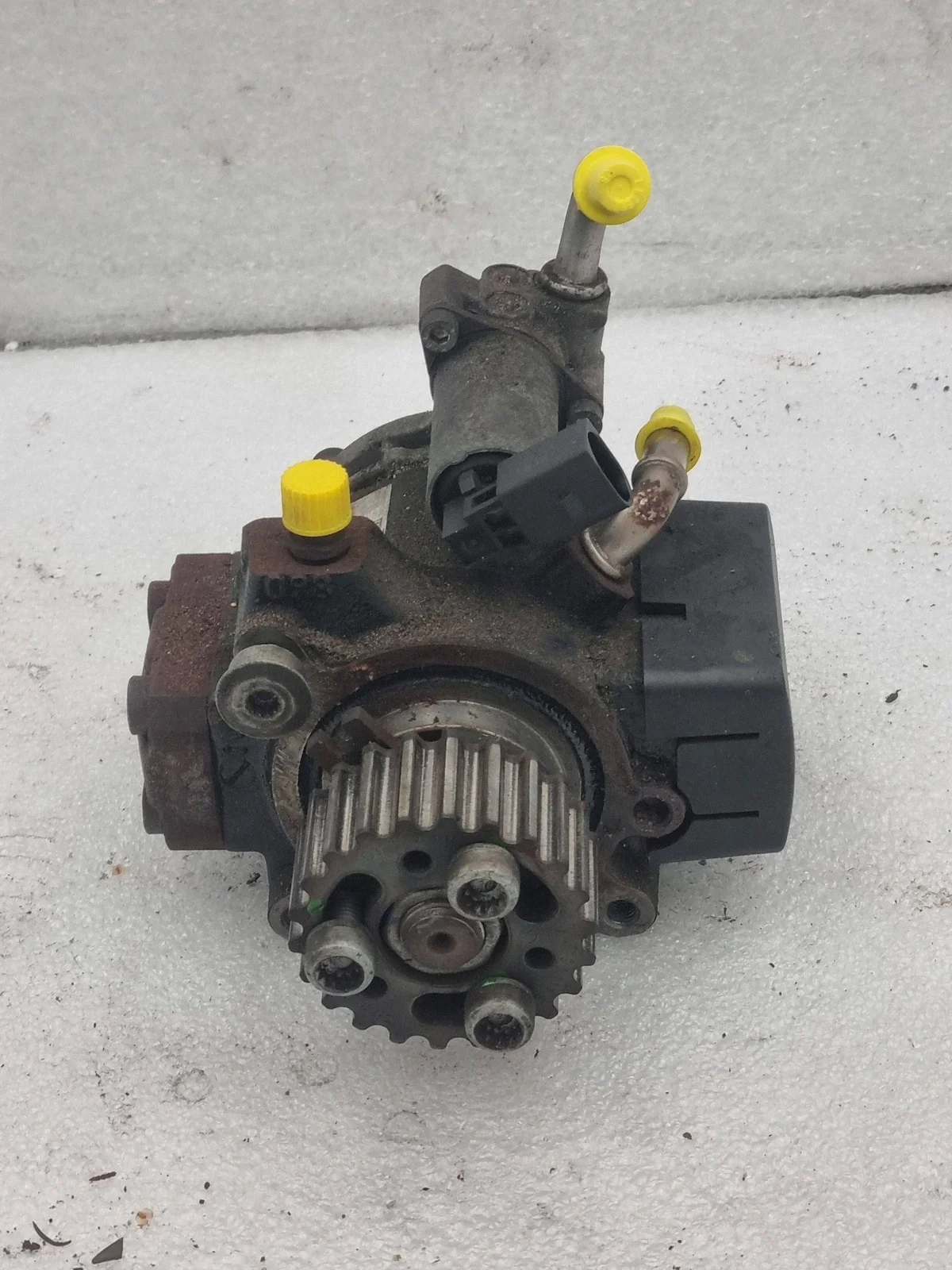 Einspritzpumpe VW Audi Skoda Seat 1.6 TDI image 4