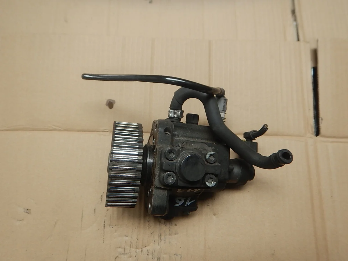 Polttoainepumppu Fiat Alfa 1.6 M-Jet JTDM