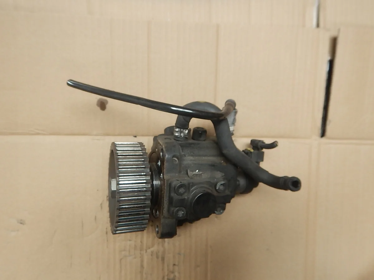 Polttoainepumppu Fiat Alfa 1.6 M-Jet JTDM