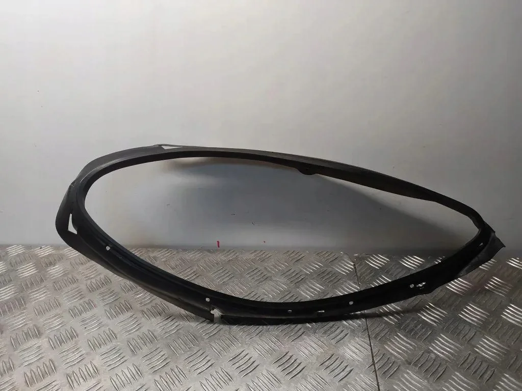Porsche Macan 95B Right Headlight Seal Used