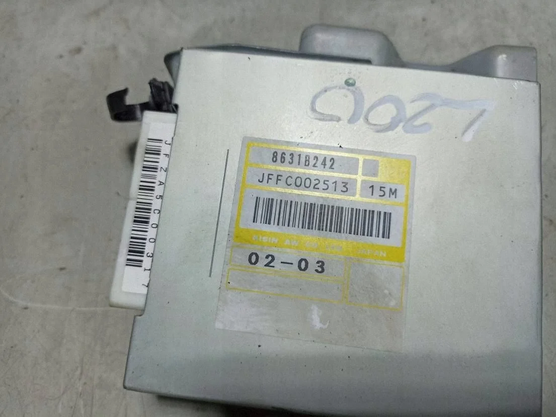 Módulo Mitsubishi L200 8631B242 Usado image 3