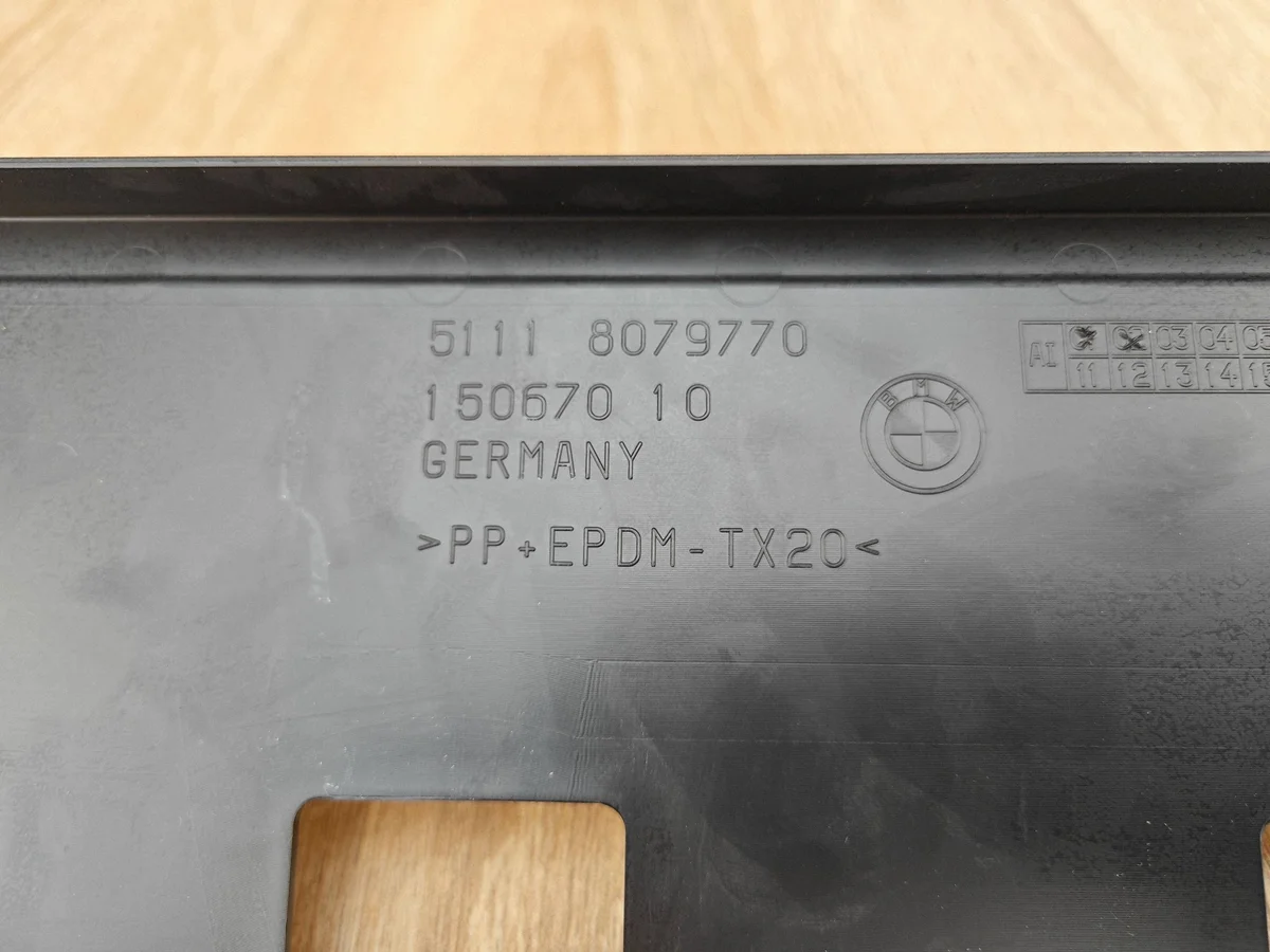 Moldura Placa BMW 8 G16 G15 G14 Usada OEM 8079770 image 8