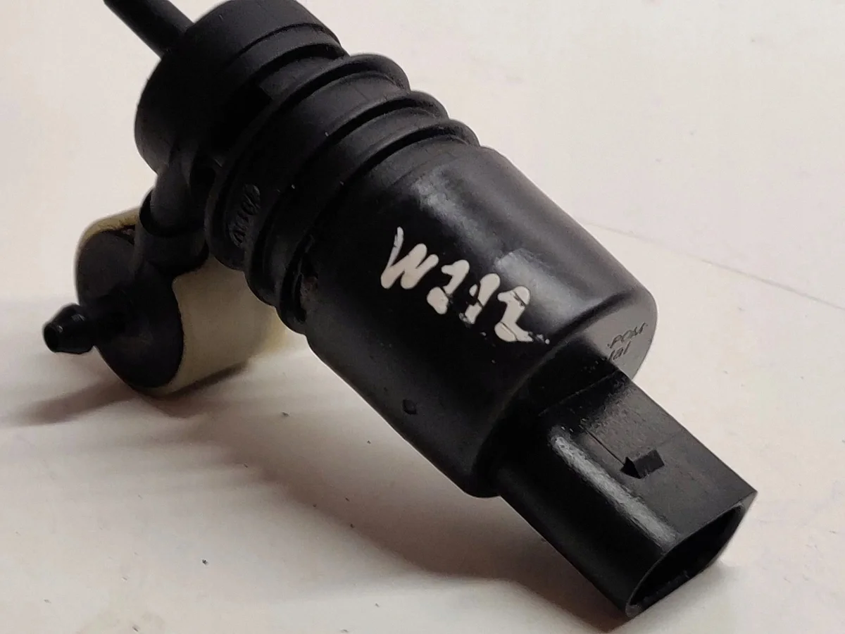 Scheibenwaschpumpe Mercedes W204 W212 W245