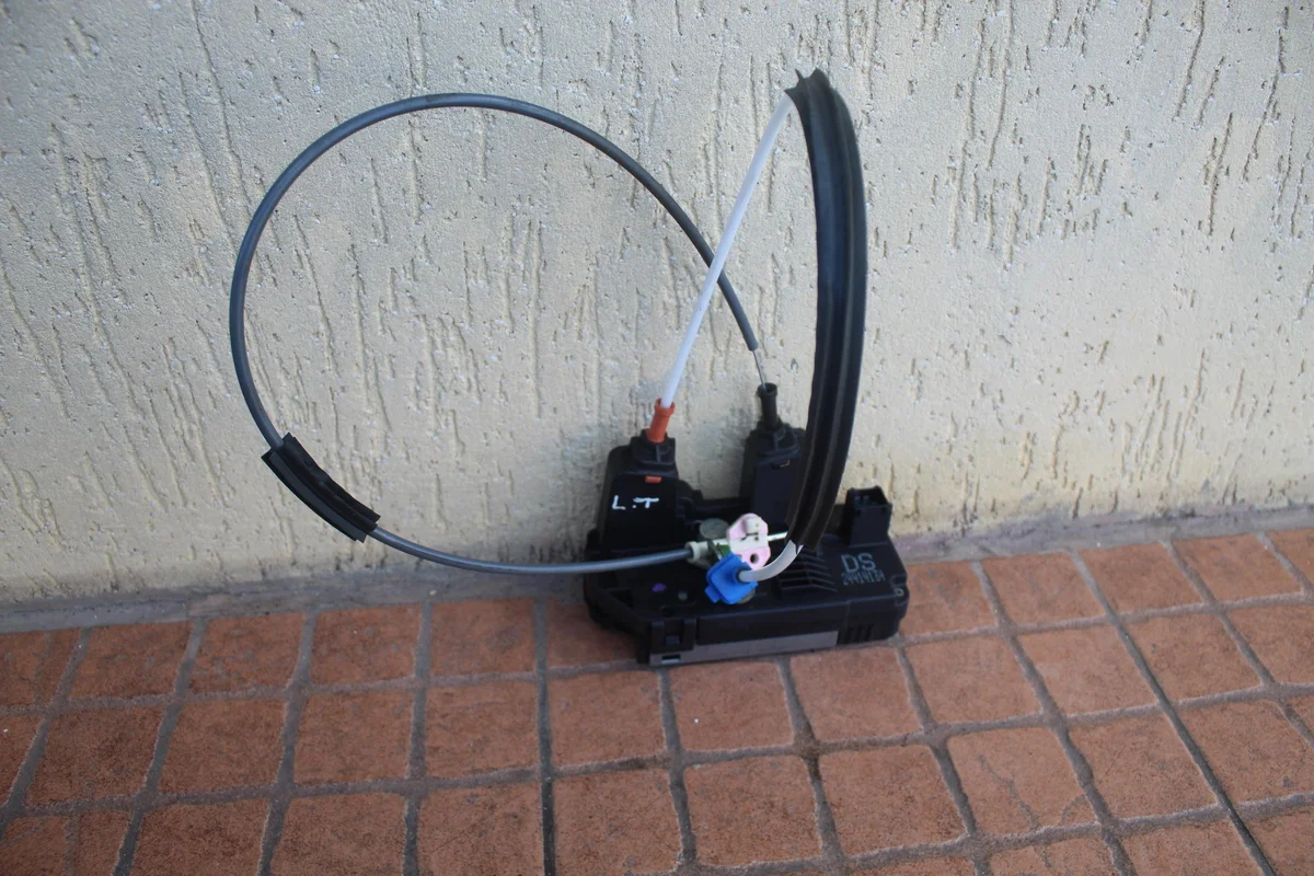 Fechadura Porta Traseira Esquerda Opel Zafira A