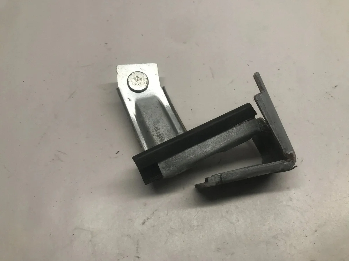 2014 Ford Mustang Front Door Window Guide