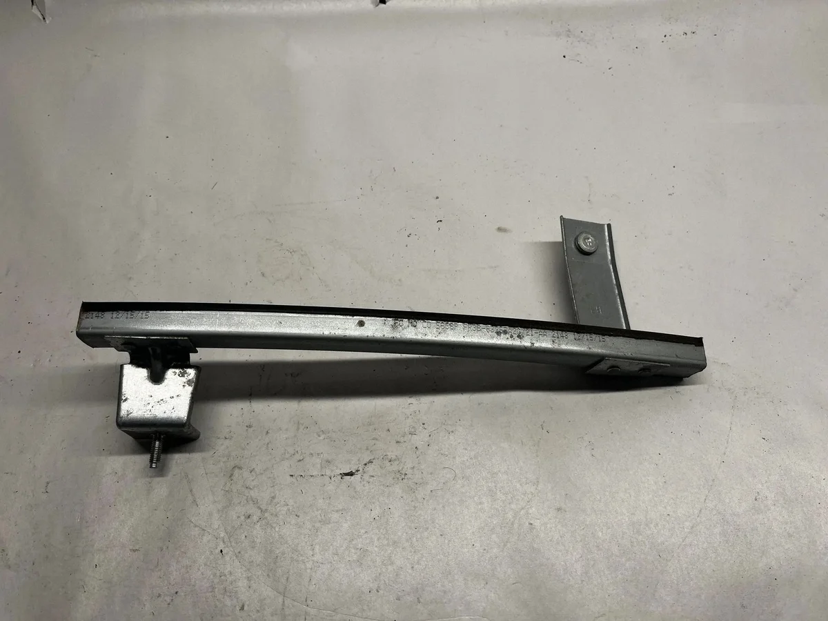 2017 Ford Mustang Front Door Window Guide FR3B63263A20