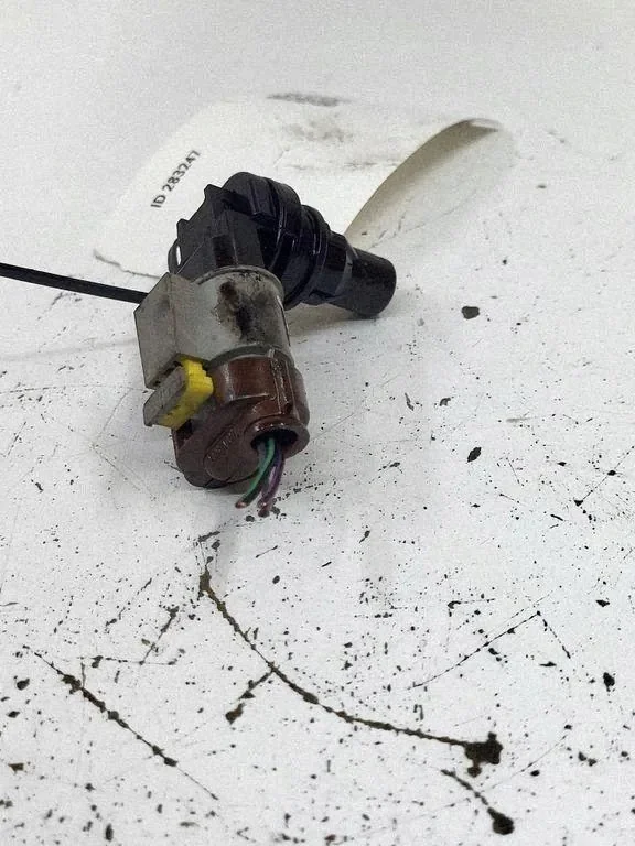 2011 Opel Astra J Crankshaft Position Sensor image 3