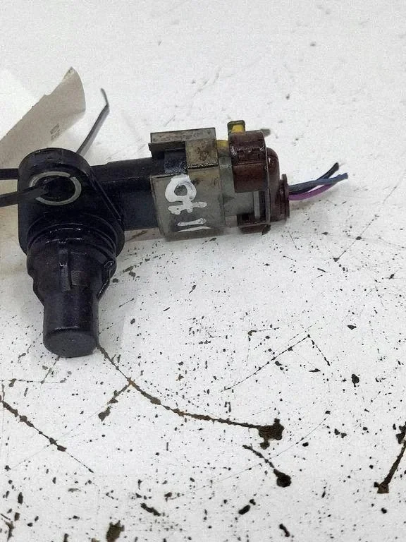 2011 Opel Astra J Crankshaft Position Sensor image 5