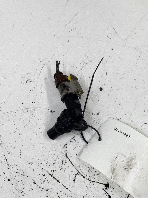 2011 Opel Astra J Crankshaft Position Sensor image 7