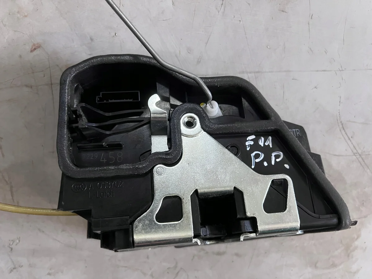 BMW F10 F11 dörrlås höger fram