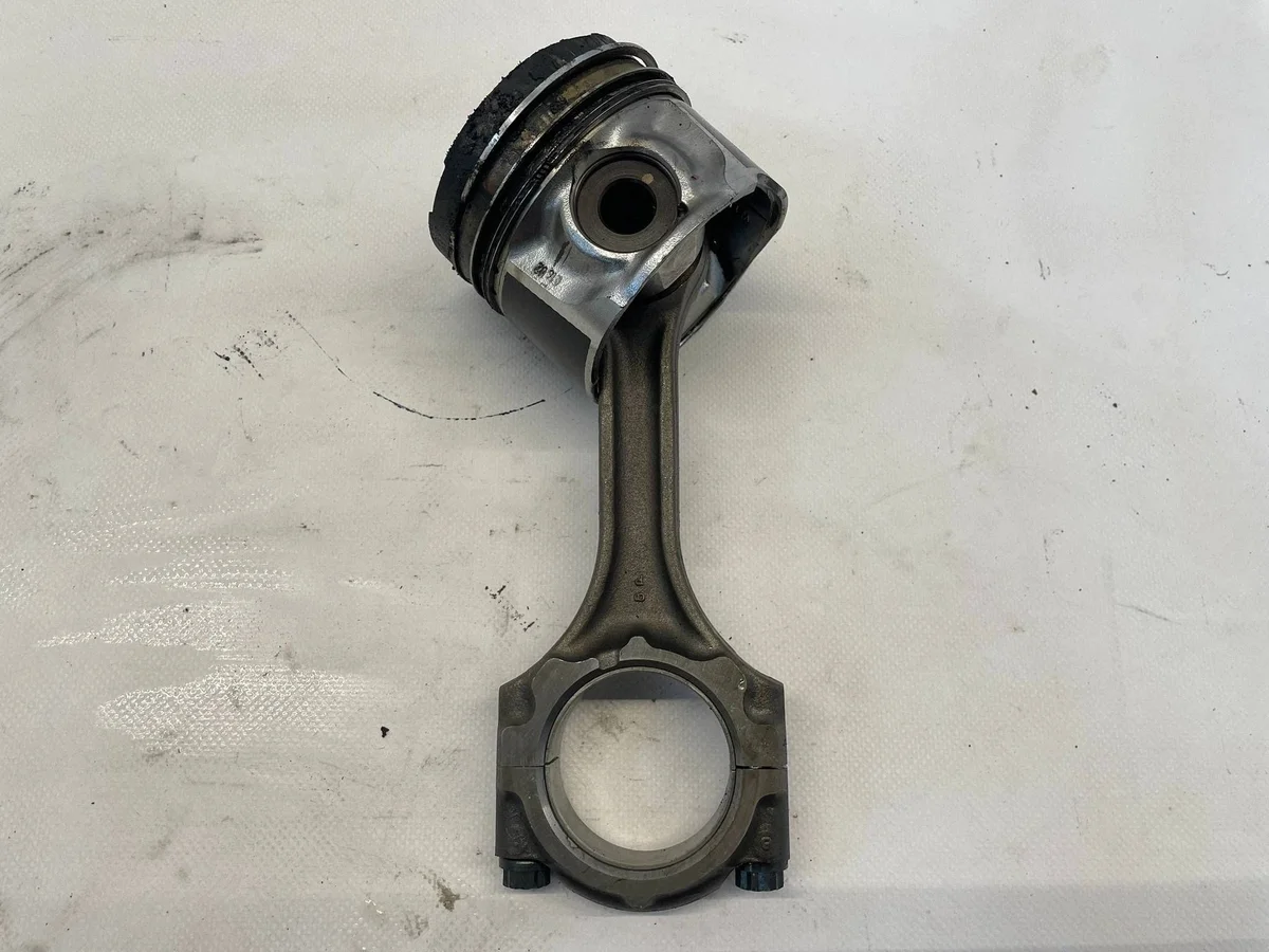 Pistón con biela Toyota Avensis OYT32274