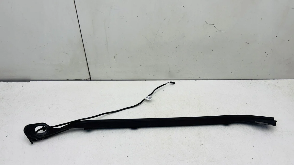 VW Touareg 7P Tailgate Seal Right 7P6827712