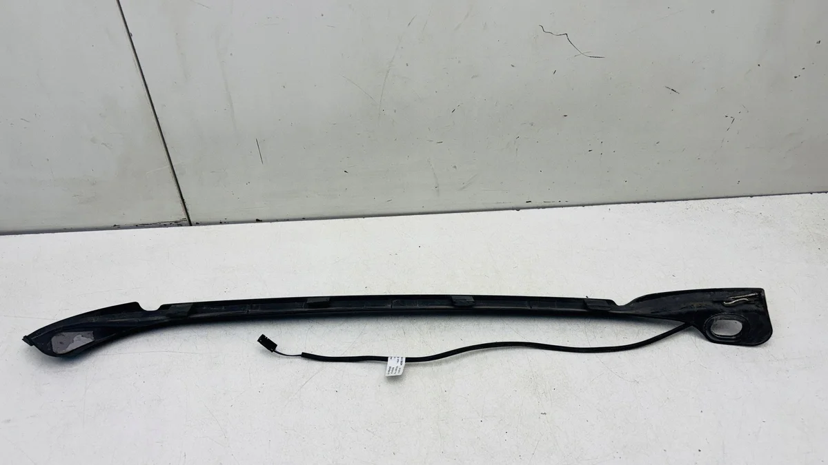 Joint hayon droit VW Touareg 7P6827712 image 3