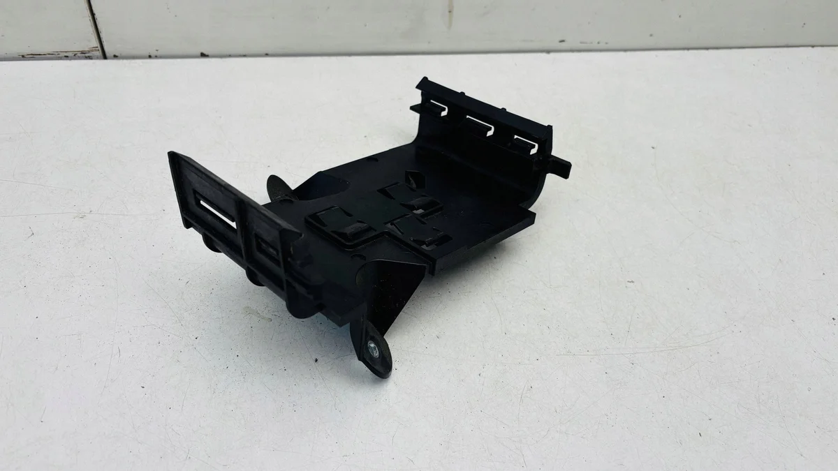 Skoda Octavia Mk3 5Q0906507 Support ECU Moteur