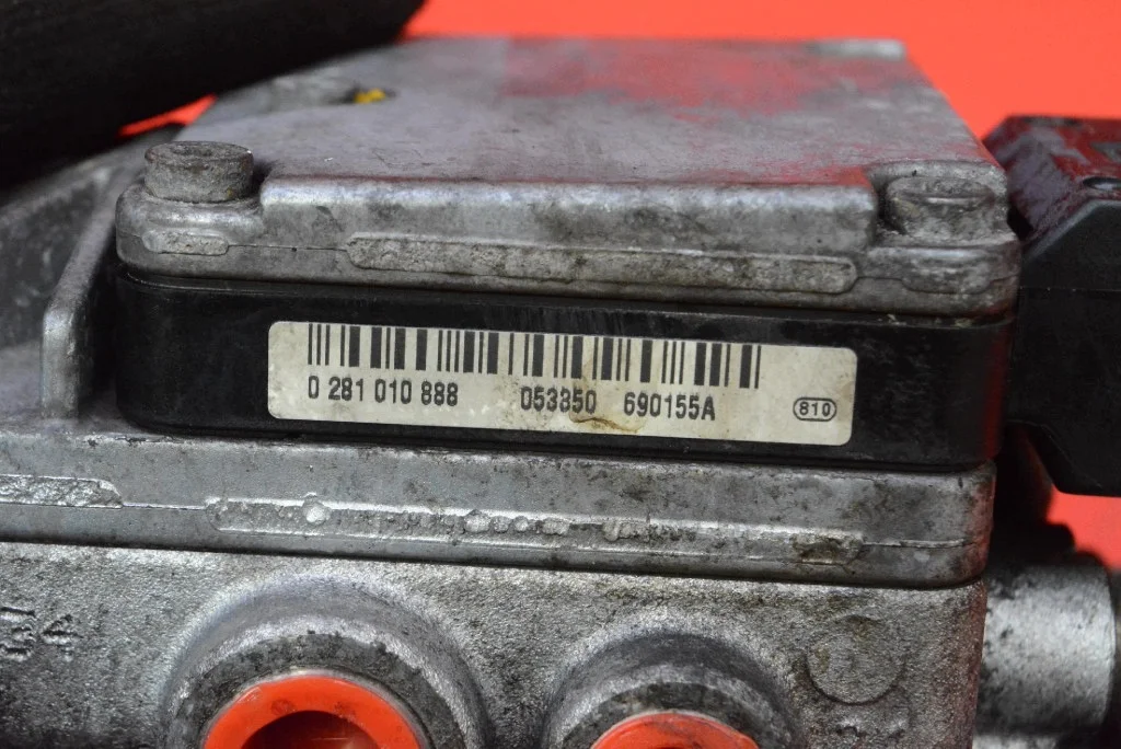 Bomba Inyectora Ford Transit 2.4 TD Usada image 6