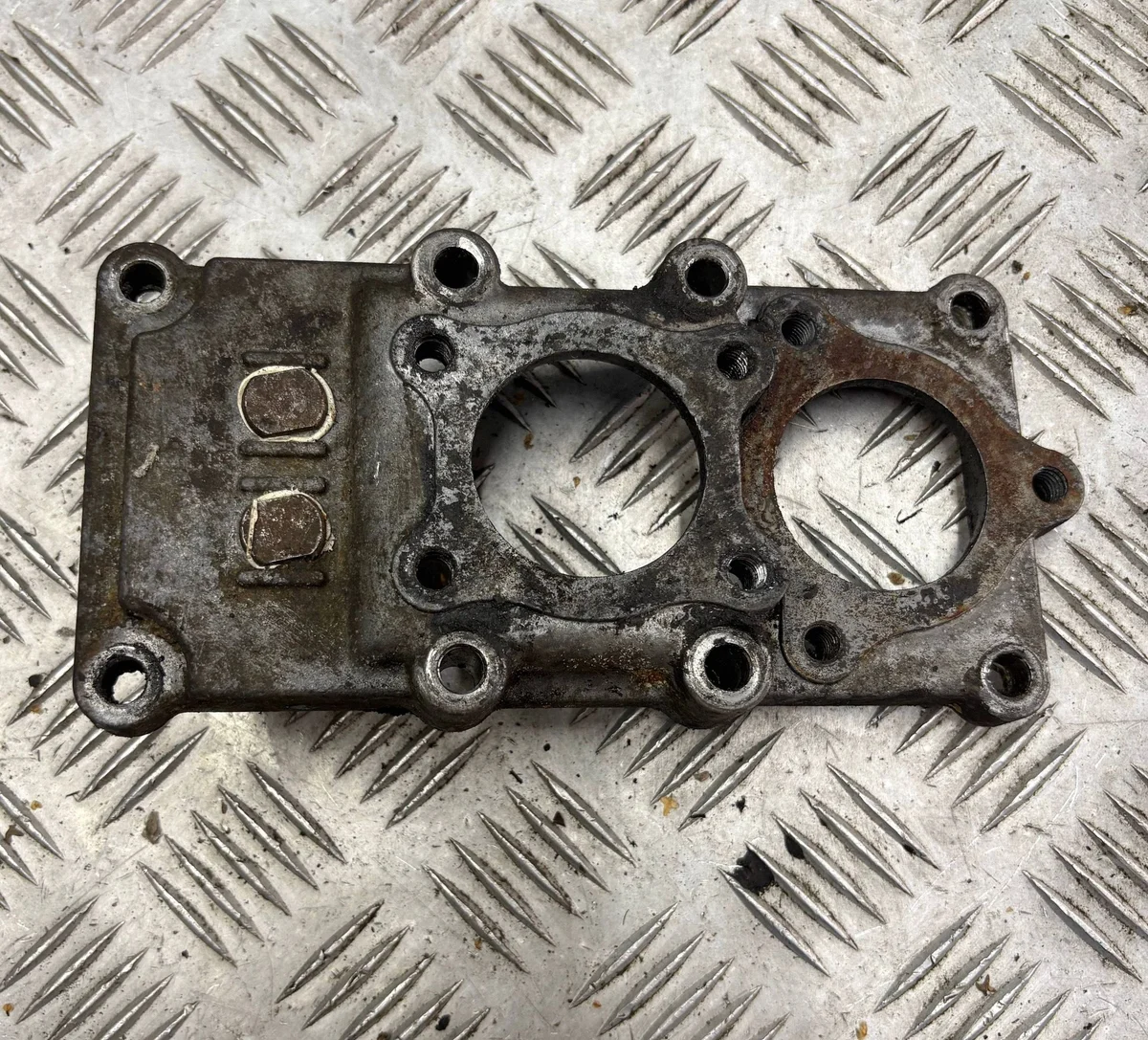 Stöd för växellådsunderlagsplatta Mitsubishi L200